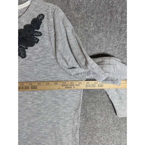 Lands End Top Womens Size Large 14-16 Gray Striped 3/4 Sleeve 3D Rose Applique - Picture 7 of 8